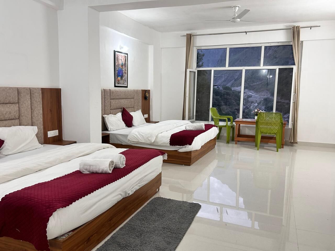 Family Room | Laptop workspace, free WiFi, bed sheets