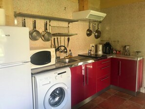 Micro-ondes, four, plaque de cuisson