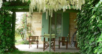 GĂźte les Coquelicots face Ă la riviĂšre