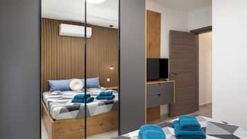 Blackout curtains, iron/ironing board, free WiFi