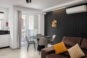 Dining - Modern Stylish 2BR APT With 2 Balconies (San Ġwann)