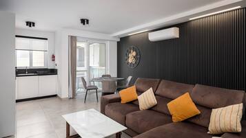 Apartamento, vista para a cidade | Área de estar