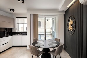 Dining - Modern Stylish 2BR APT With 2 Balconies (San Ġwann)