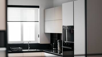 Apartment, City View | Private kitchen