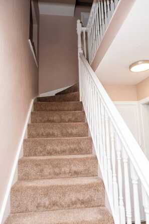 Interior - Modern Elegant and Spacious 3 Double Bedroom House (Manchester)