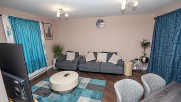 House, 3 Bedrooms | Living room