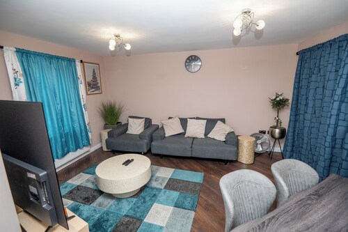 Modern Elegant and Spacious 3 Double Bedroom House