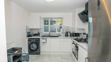 House, 3 Bedrooms | Laundry