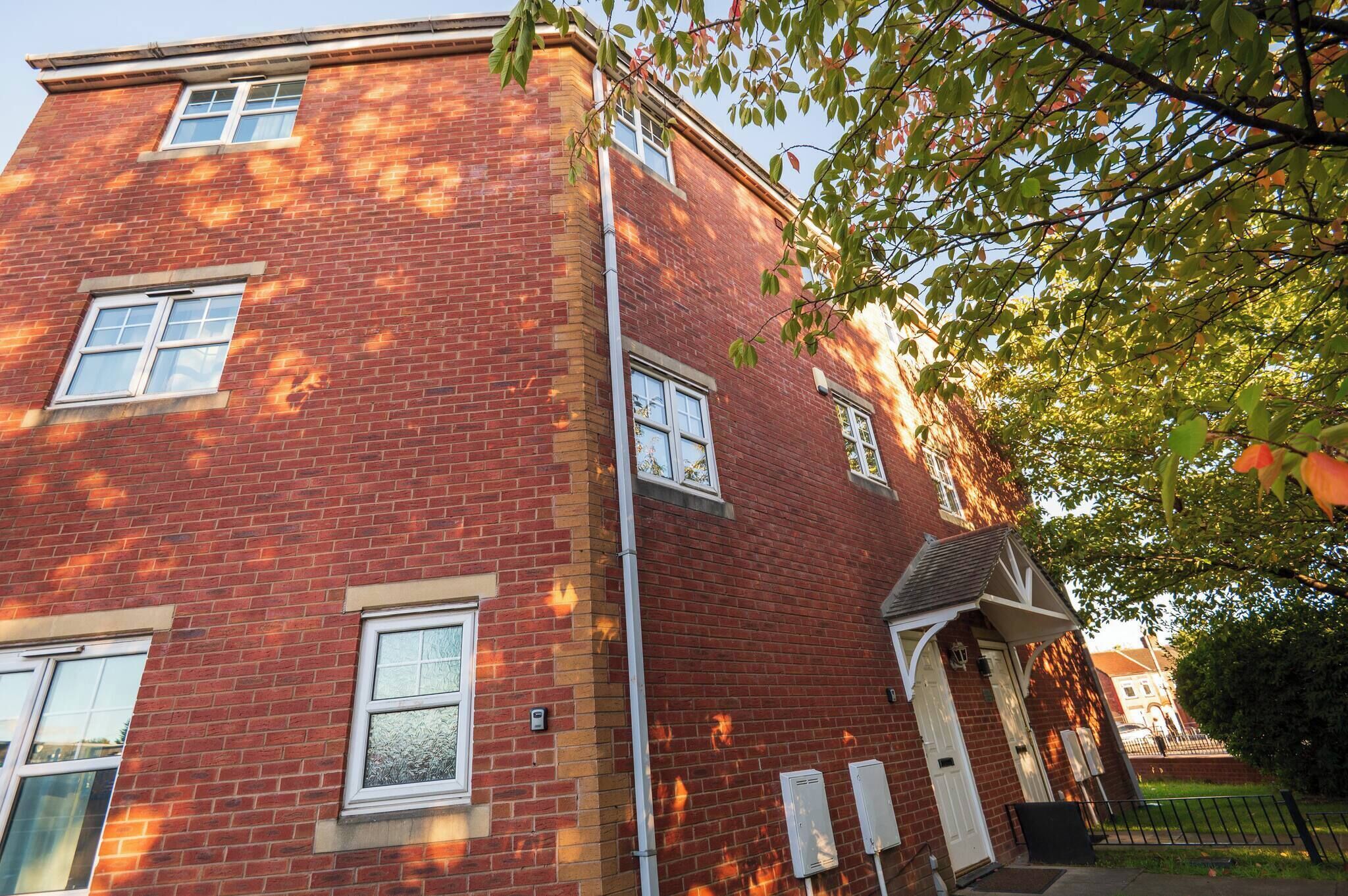 House, 3 Bedrooms | Front of property