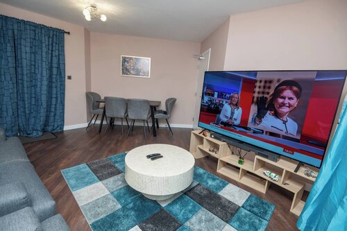 Modern Elegant and Spacious 3 Double Bedroom House