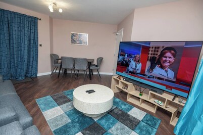 Modern Elegant and Spacious 3 Double Bedroom House