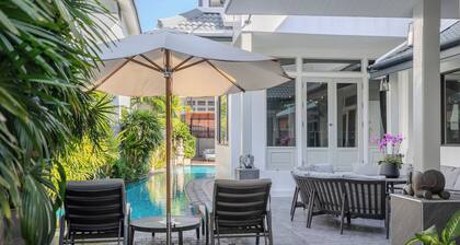 Thong Lo Private Pool Villa In Center Of Bangkok