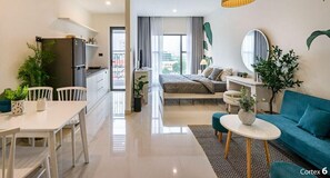 Computer monitors, printers - Téa Housing - Galleria Residence Resort (Ho Chi Minh)