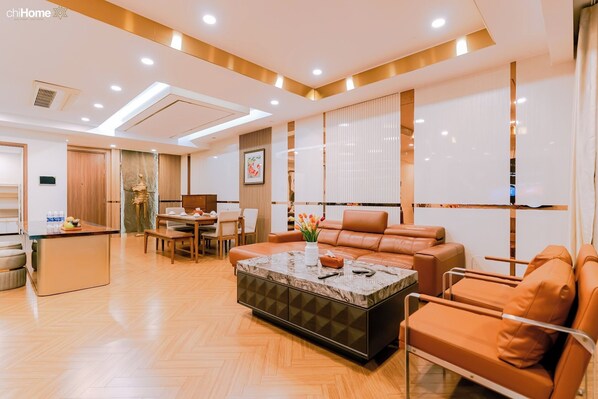 Presidential Villa, 3 Bedrooms, Balcony, City View | Interior