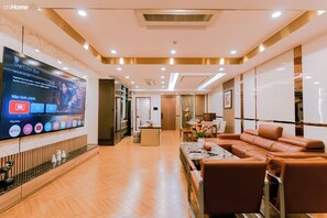 Presidential Villa, 3 Bedrooms, Balcony, City View | Lobby