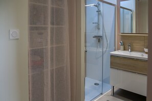 Shower, hair dryer - Ker Gavilou (Cancale)