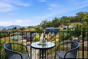 Outdoor dining - Modern Family Home in Lenah Valley Hobart (Lenah Valley)