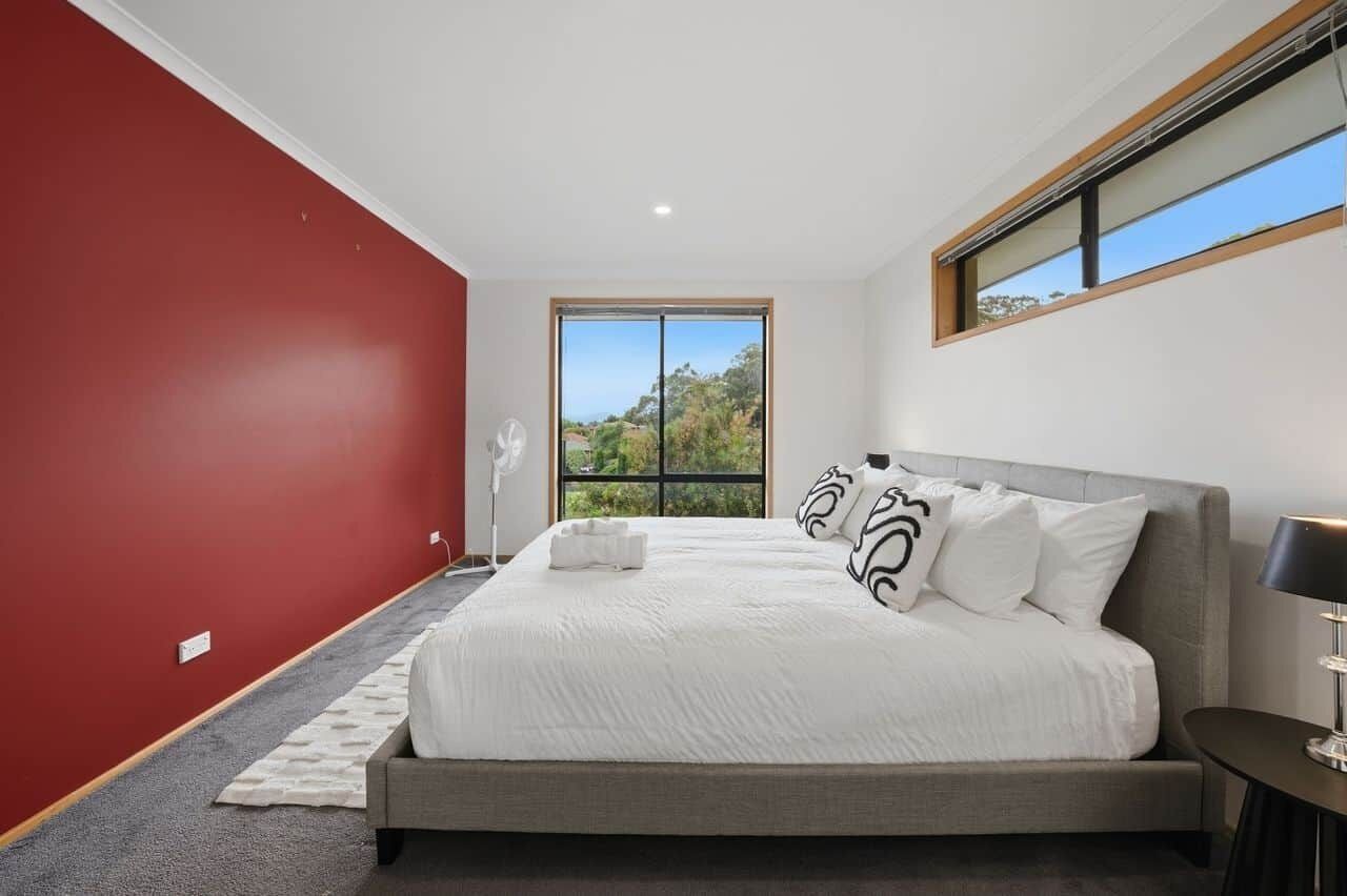 3 habitaciones, tabla de planchar con plancha, wifi y ropa de cama 