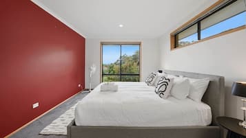 3 habitaciones, tabla de planchar con plancha, wifi y ropa de cama