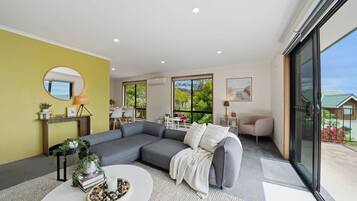 Televisión, mesa de ping pong