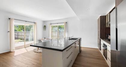 Family-Friendly 3BR Home in Braybrook Near City