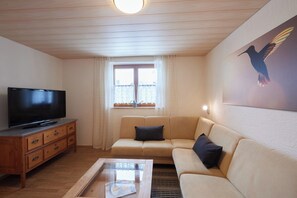 Living area - Vacation apartment Romana with 3 bedrooms in the vacation home Bayerisch Gmain (Bayerisch Gmain)