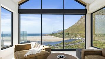 Rumah (3 Bedrooms) | Bagian depan properti