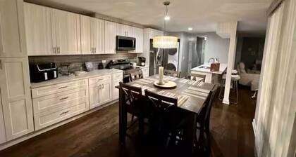 3-bedroom house in delightful Aurora with cool AC and comfort