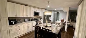 3-bedroom house in delightful Aurora with cool AC and comfort