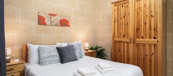 Terrace Country Views Traditional 2BR 度假村  