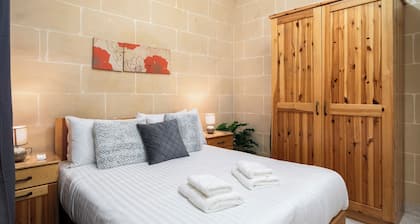 Traditional 2BR - Terrace Country Views