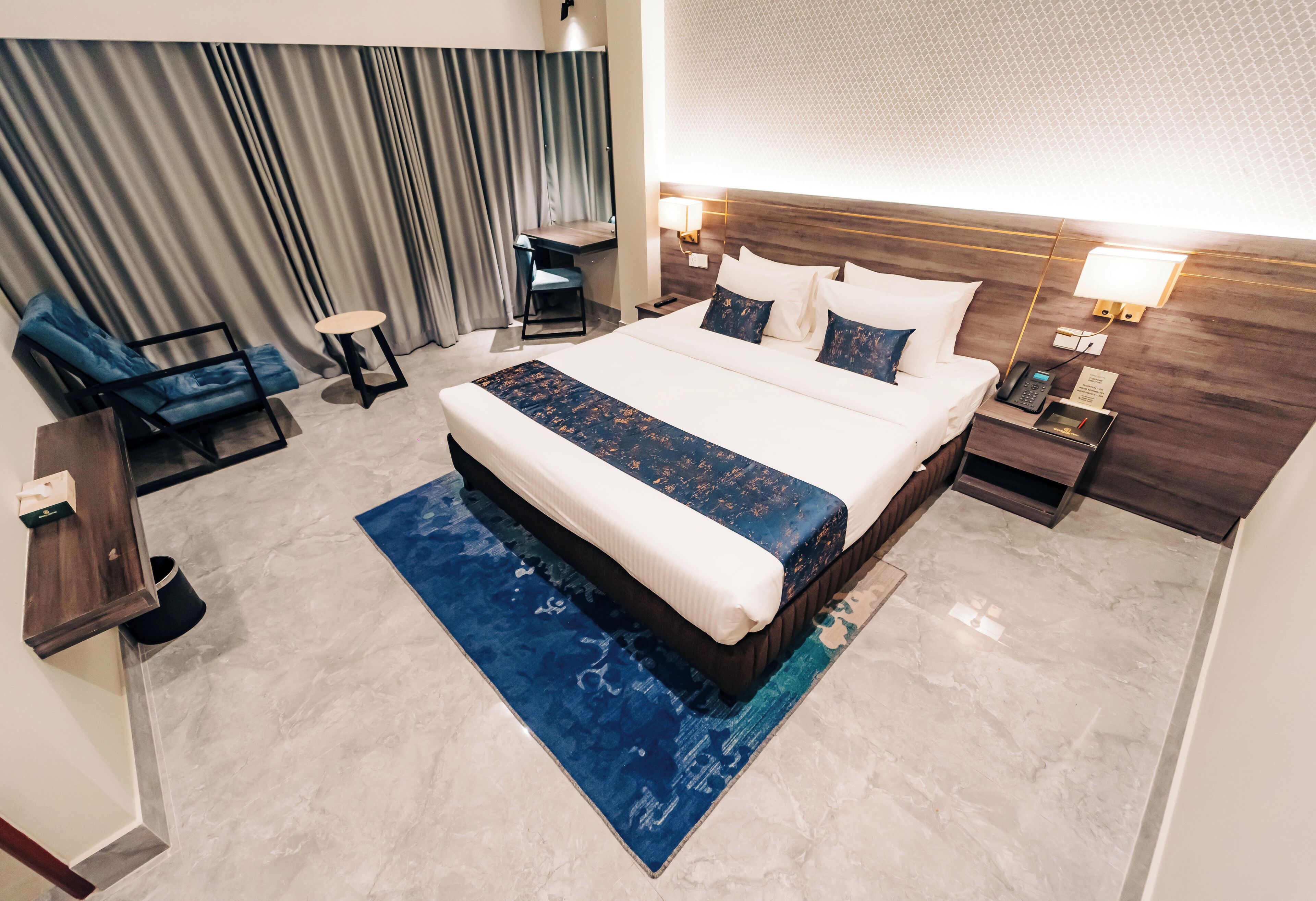 Escritorio, espacio para trabajar con un portátil, wifi gratis