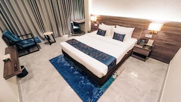 Phòng đôi Deluxe, quang cảnh thành phố | Bàn, khu vực làm việc phù hợp cho laptop