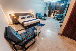 Habitación doble superior, vistas parciales al mar | Escritorio, espacio para trabajar con un portátil, wifi gratis