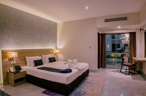 Phòng đôi Superior, tầng trệt | Bàn, khu vực làm việc phù hợp cho laptop 