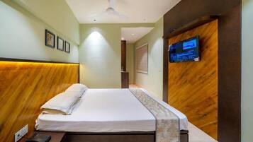 Kamar Double Superior, balkon, pemandangan kota | Meja kerja