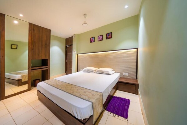 Desk - Hotel Dolphin Puri (Puri)