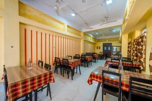 Dining - Hotel Dolphin Puri (Puri)