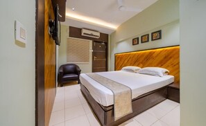 Desk - Hotel Dolphin Puri (Puri)
