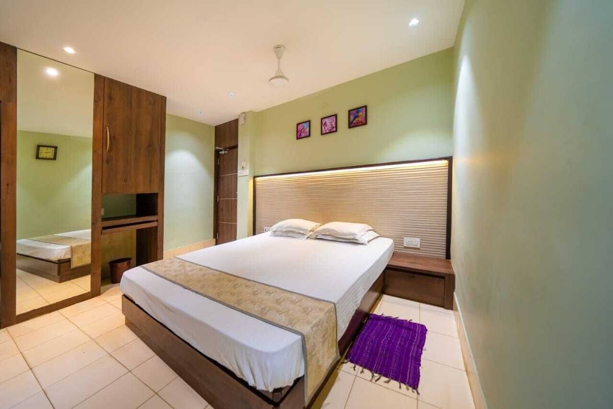 Deluxe Double Room, Balcony, City View | Desk