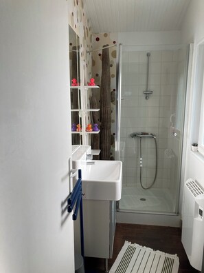 Shower, toilet paper - Pretty little atypical seaside house (Saint-Hilaire-de-Riez)