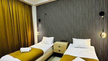 Basic Twin Room, Balcony, Courtyard View | Desk, free WiFi