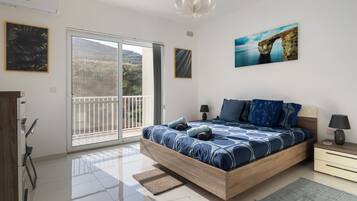 Departamento, vista al valle | Cortinas blackout, tabla de planchar con plancha y wifi gratis