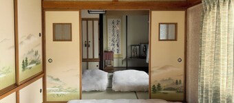 A Japanese-style villa with a Showa aesthetic in Otaru, Hokkaido. The retro townscape and traditional Japanese-style rooms are in harmony, and the Otaru Canal is only a 5-minute walk away. Experience a stay in a port town atmosphere at its best.