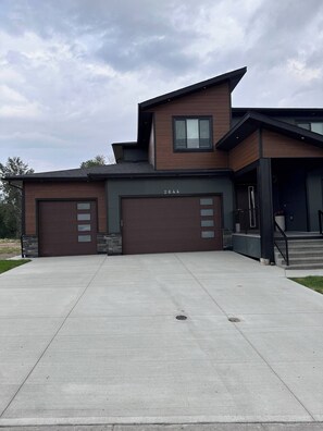 Exterior - 2 bedroom with living room (Prince George)