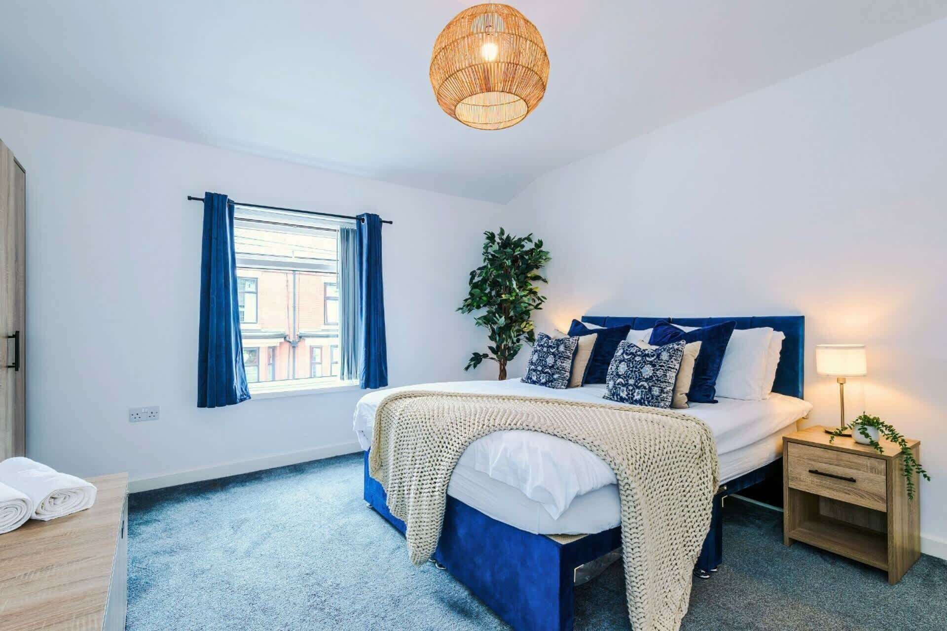 2 bedrooms, iron/ironing board, internet, bed sheets