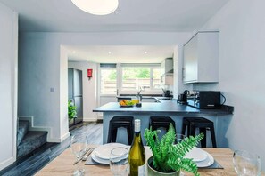 Fridge, microwave, oven, stovetop - 2BDR Droylsden House | Free Street Parking (Manchester)