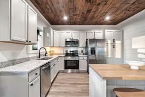 Fridge, microwave, oven, stovetop - Hot Tub, Game Room, Wraparound Deck | White Pines by AvantStay | (Sevierville)