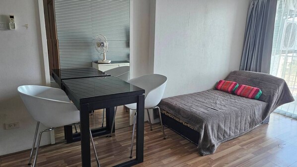 1 bedroom, iron/ironing board, Internet, bed sheets