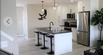 New townhouse in Red Deer -Family retreat